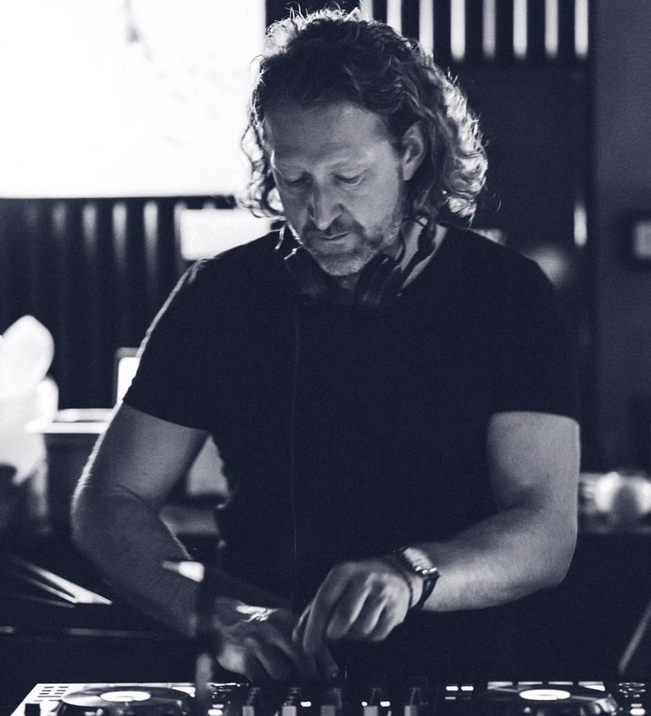 DJ éwu im Le Bon Bon